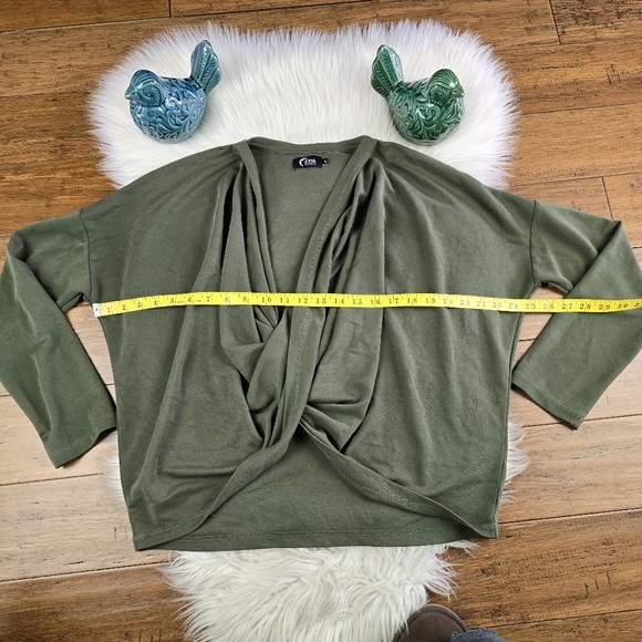 Zyia Active Cutsie Twist Shawl Top Size Large - Picture 11 of 11